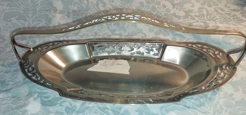 AN ANTIQUE EPNS EDWARDIAN SERVING BASKET TRAY