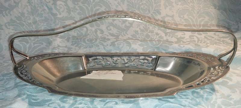 AN ANTIQUE EPNS EDWARDIAN SERVING BASKET TRAY