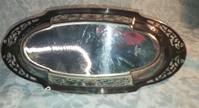 AN ANTIQUE EPNS EDWARDIAN SERVING BASKET TRAY