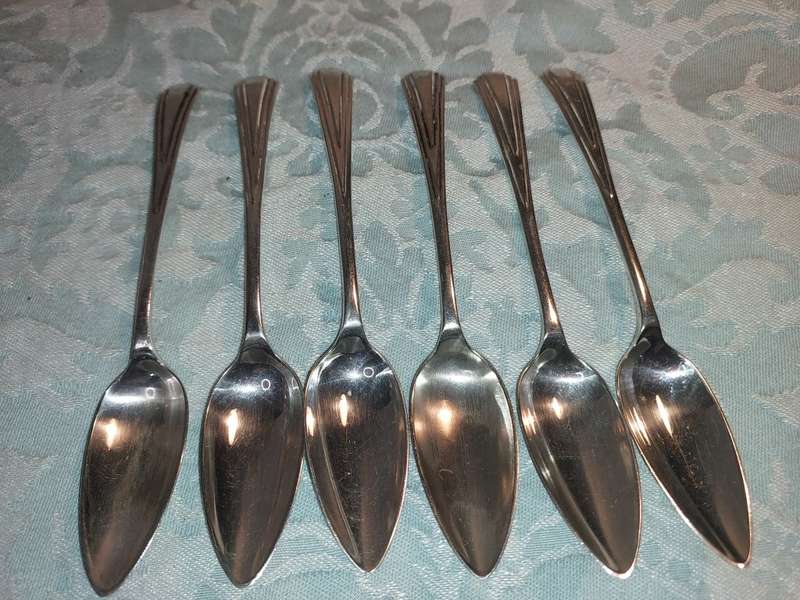 A VINTAGE SET TEASPOONS MADE IN ENGLAND EPNS SOLD AS IS