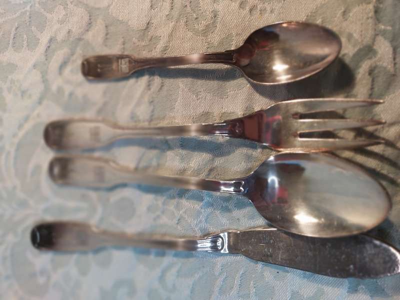 A VINTAGE COLLECTION OF CUTLERY SOLD AS IS