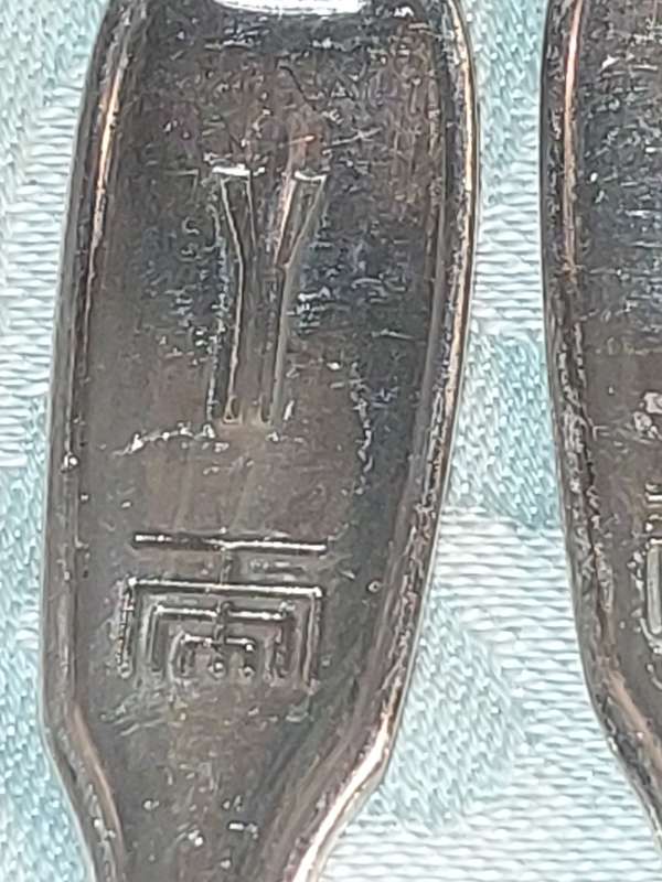 A VINTAGE COLLECTION OF CUTLERY SOLD AS IS