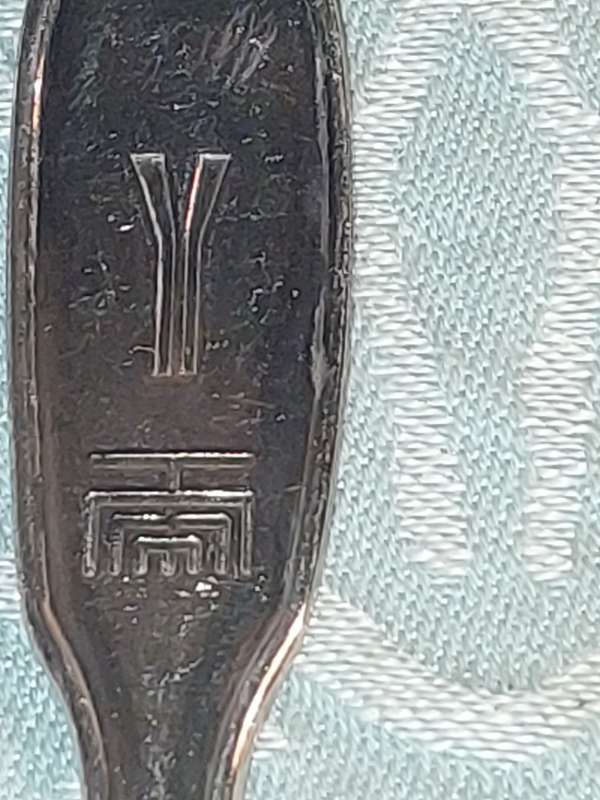 A VINTAGE COLLECTION OF CUTLERY SOLD AS IS