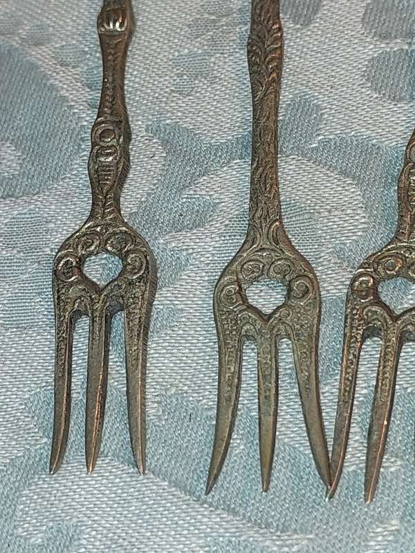 A COLLECTION OF ITALIAN PASTRY FORKS SOLD AS IS
