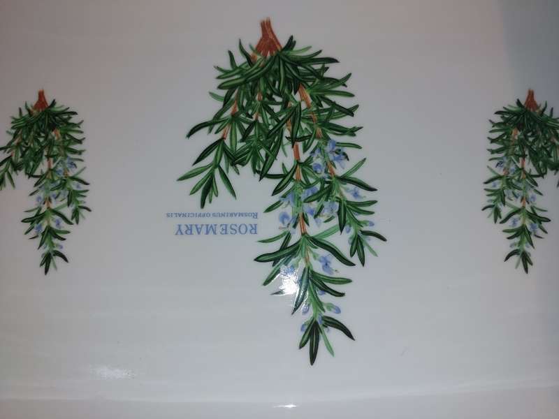 A MAXWELL AND WILLIAMS FRAGRANT GARDEN BAKING DOWL