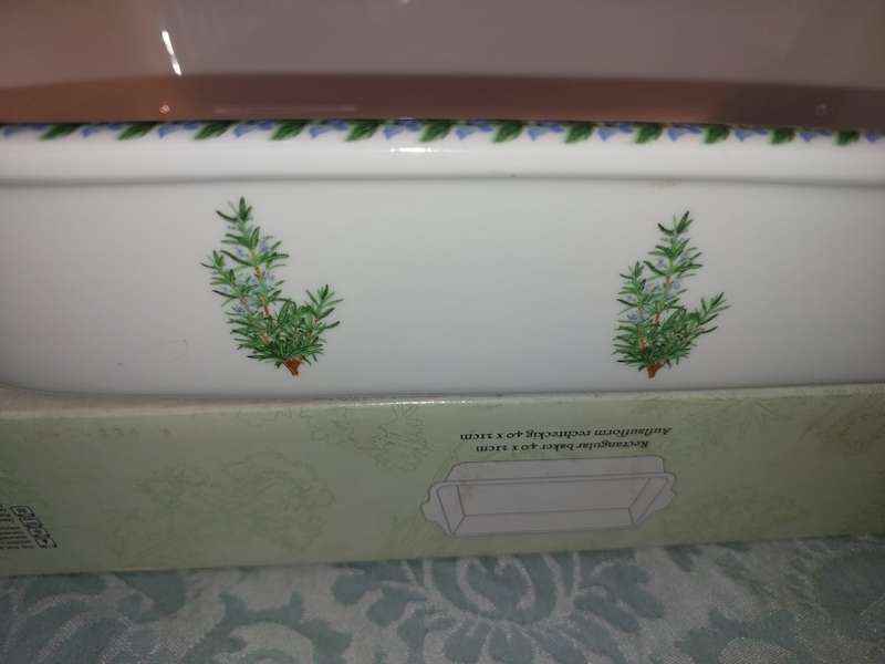 A MAXWELL AND WILLIAMS FRAGRANT GARDEN BAKING DOWL