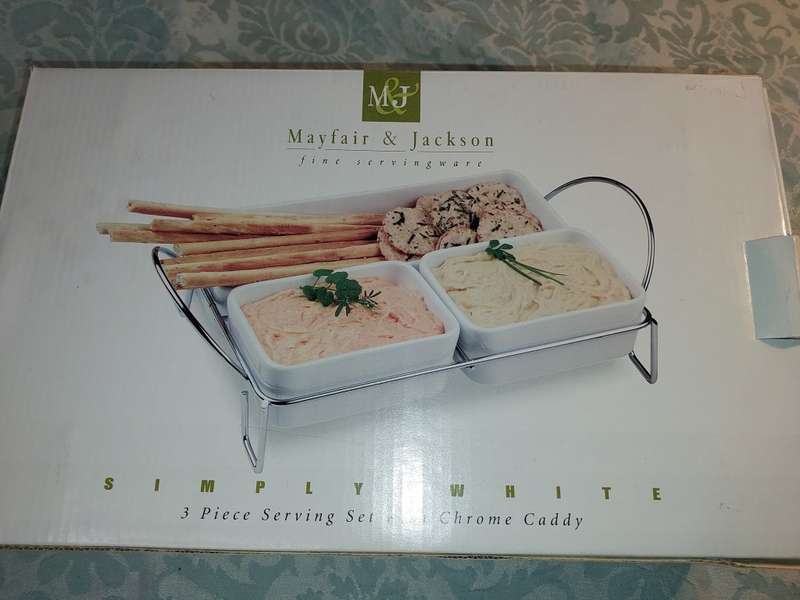 A MAYFAIR & JACKSON FINE SERVING WARE 3 PIECE SERVING SET WITH CHROME CADDY