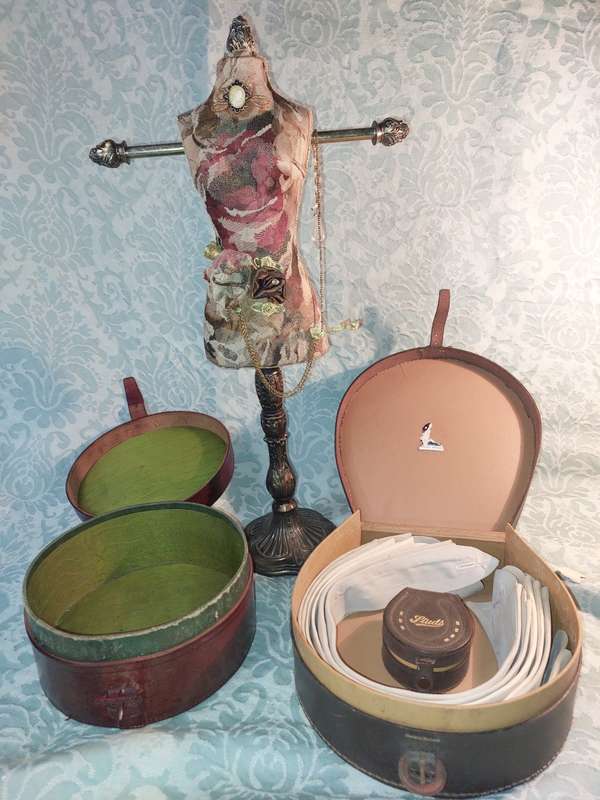 AN ANTIQUE MANAQUIN FOR JEWELRY AND TWO GENUINE LEATHER JEWELRY