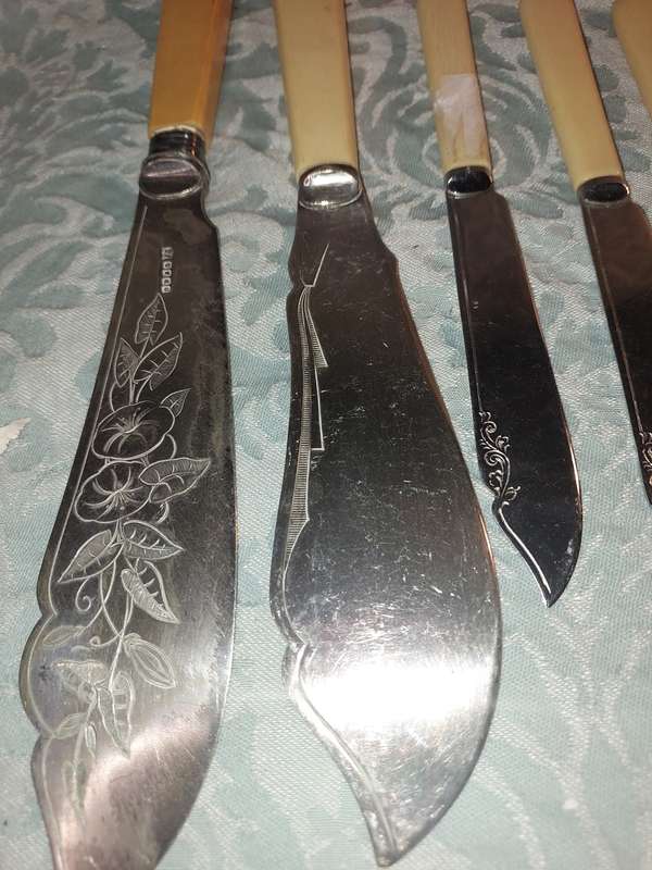 A COLLECTION OF BONE HANDLED CUTLERY SOLD AS IS