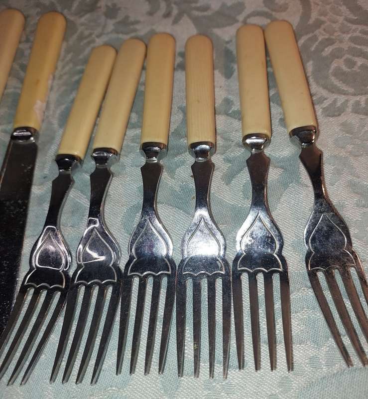 A COLLECTION OF BONE HANDLED CUTLERY SOLD AS IS