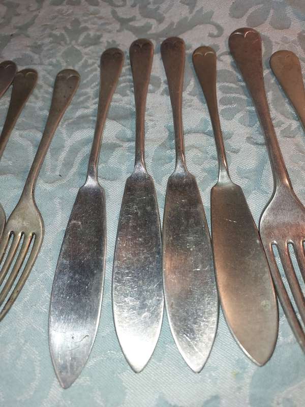 A VINTAGE COLLECTION FISH KNIVES AND FORKS SOLD AS IS