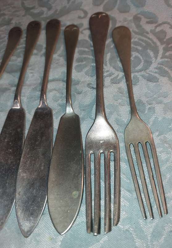 A VINTAGE COLLECTION FISH KNIVES AND FORKS SOLD AS IS