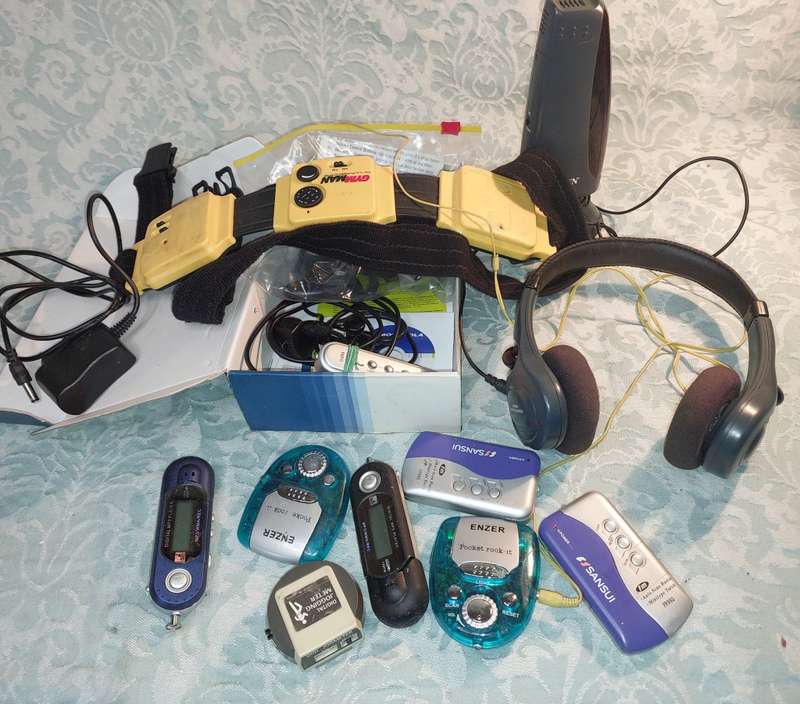 A JOB LOT GYM ELECTRONICS SOLD AS IS NOT TESTED