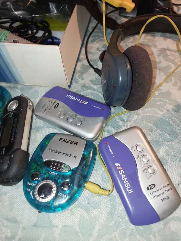 A JOB LOT GYM ELECTRONICS SOLD AS IS NOT TESTED
