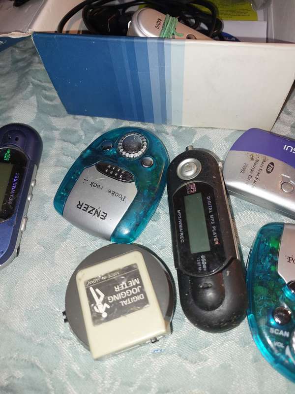 A JOB LOT GYM ELECTRONICS SOLD AS IS NOT TESTED