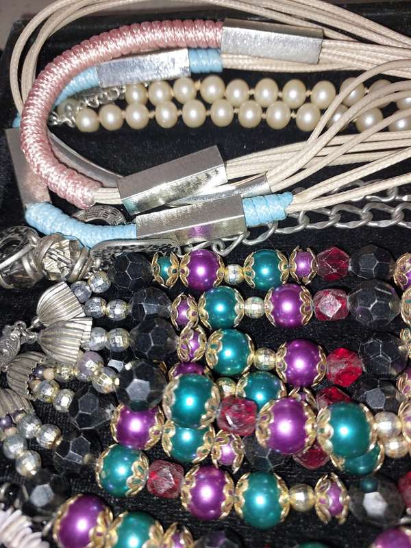 A VINTAGE COLLECTION OF COSTUME NECKLACES SOLD AS IS