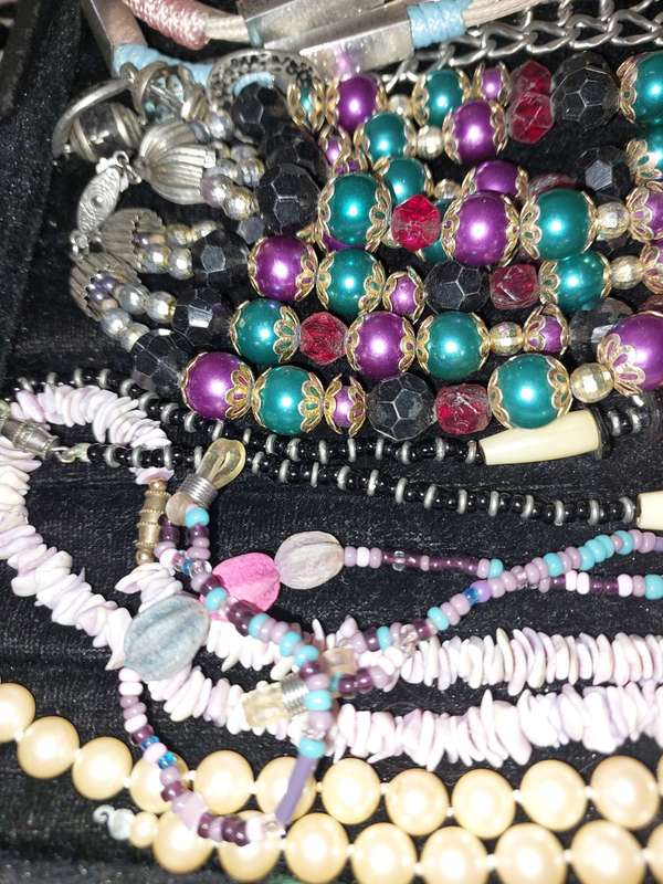 A VINTAGE COLLECTION OF COSTUME NECKLACES SOLD AS IS