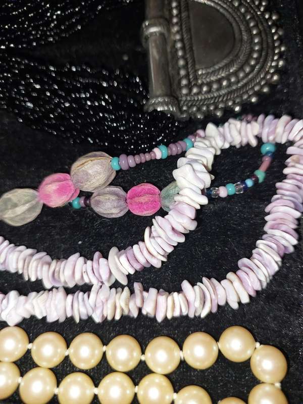 A VINTAGE COLLECTION OF COSTUME NECKLACES SOLD AS IS