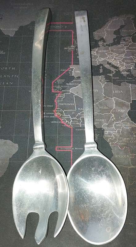 A VINTAGE ALUMINIUM ALLOY HAND-MADE IN MEXICO 1995 SALAD LADEL SET