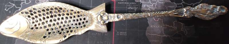 A VINTAGE BRASS ORNATE ART DECOR LADEL A FISH DESIGN