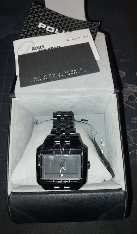 A MENS POLICE RECTANGULAR BLACK ENAMEL WRISTWATCH