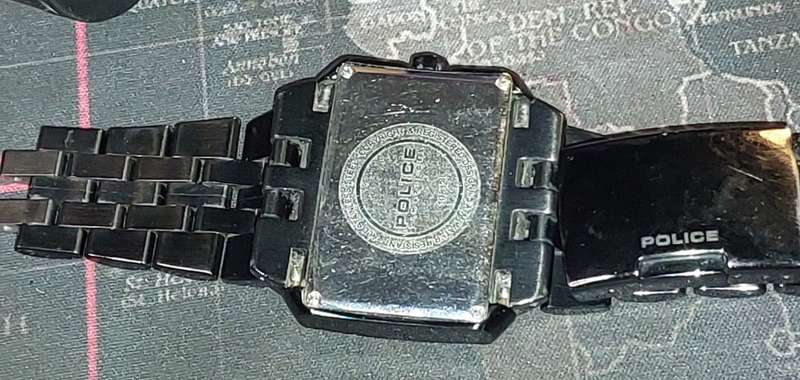 A MENS POLICE RECTANGULAR BLACK ENAMEL WRISTWATCH