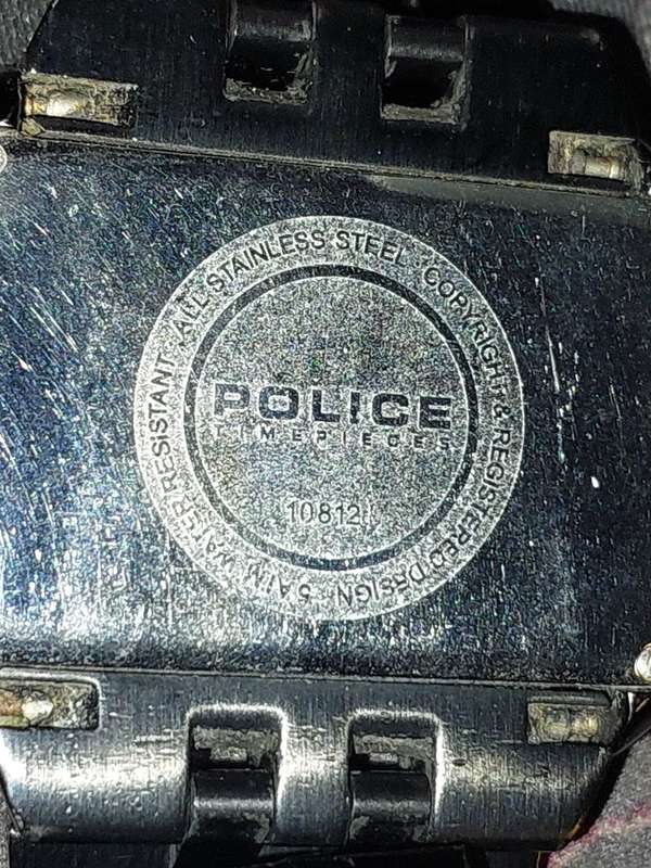 A MENS POLICE RECTANGULAR BLACK ENAMEL WRISTWATCH