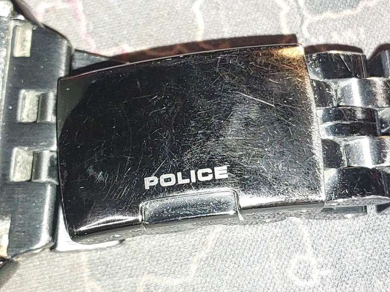 A MENS POLICE RECTANGULAR BLACK ENAMEL WRISTWATCH