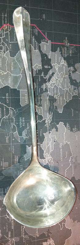 A SOLID SILVER PLATED SOUP LADLE APPROXIMATELY 33 CENTIMETERS IN LENGTH