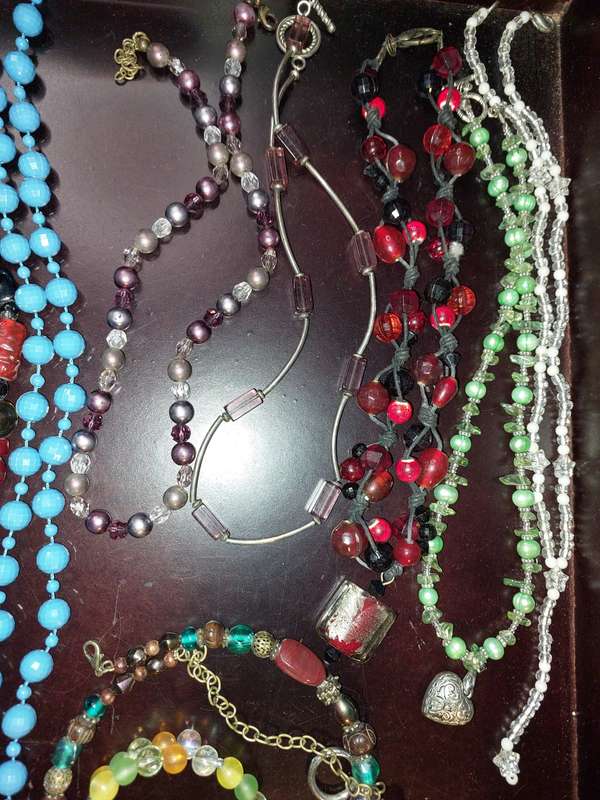 A VINTAGE COLLECTION COSTUME NECKLACES SOLD AS IS