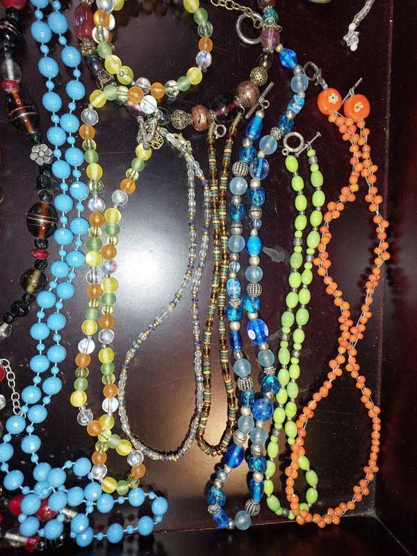 A VINTAGE COLLECTION COSTUME NECKLACES SOLD AS IS