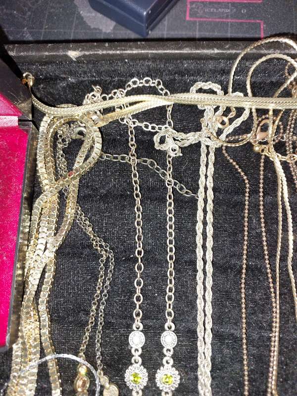 A VINTAGE COLLECTION HIGH-QUALITY FASHION COSTUME JEWELRY SOLD AS IS