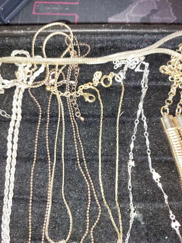 A VINTAGE COLLECTION HIGH-QUALITY FASHION COSTUME JEWELRY SOLD AS IS