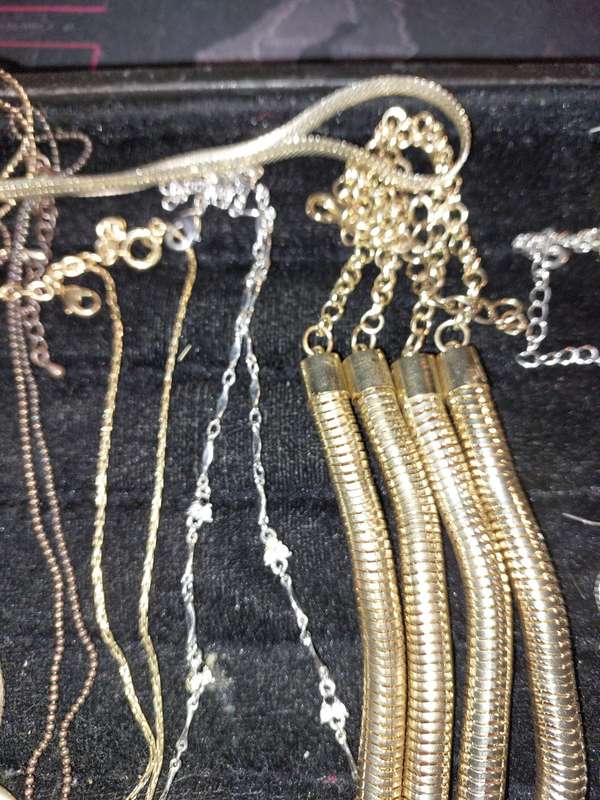 A VINTAGE COLLECTION HIGH-QUALITY FASHION COSTUME JEWELRY SOLD AS IS