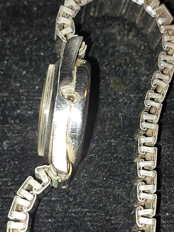 AN ANTIQUE INGERSOL LADY`S WRIST WATCH SERIAL NUMBER 4402