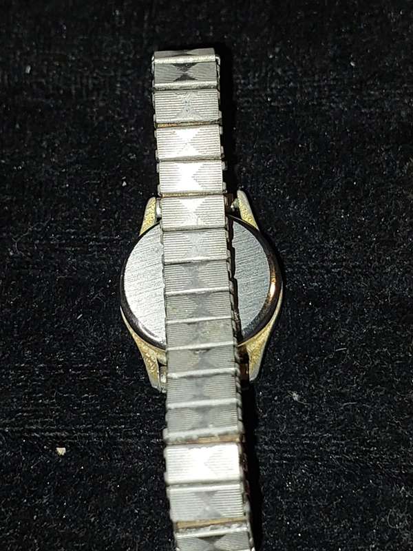 AN ANTIQUE INGERSOL LADY`S WRIST WATCH SERIAL NUMBER 4402