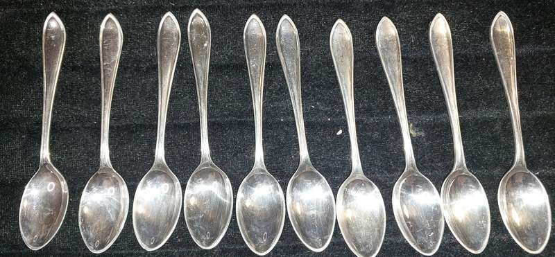 A SET OF 11 LAZAR BROS PRETORIA EPNS SUPERA TEASPOONS