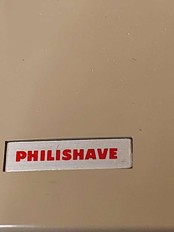 A VINTAGE PHILLI SHAVE MADE BY PHILLIPS
