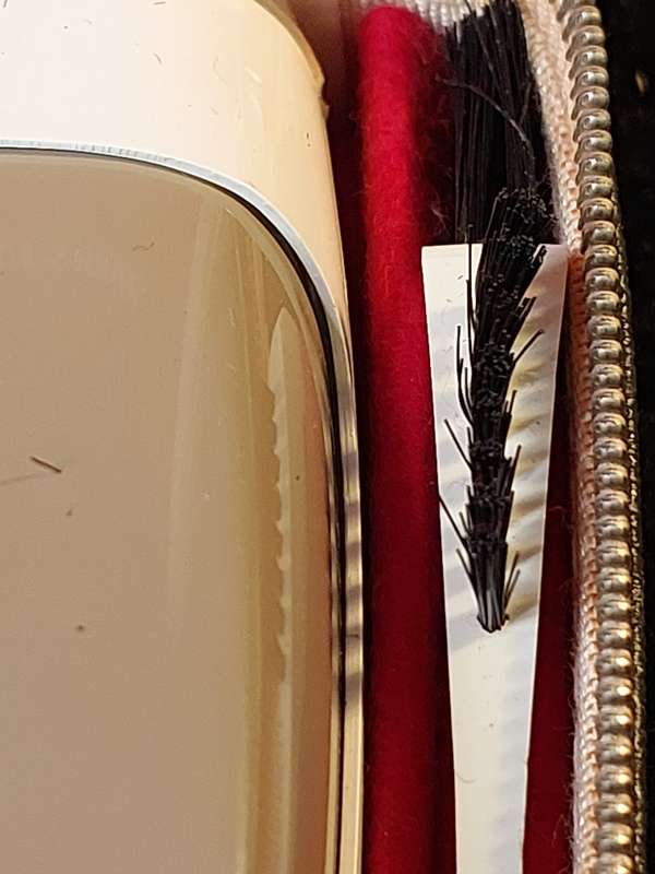 A VINTAGE PHILLI SHAVE MADE BY PHILLIPS