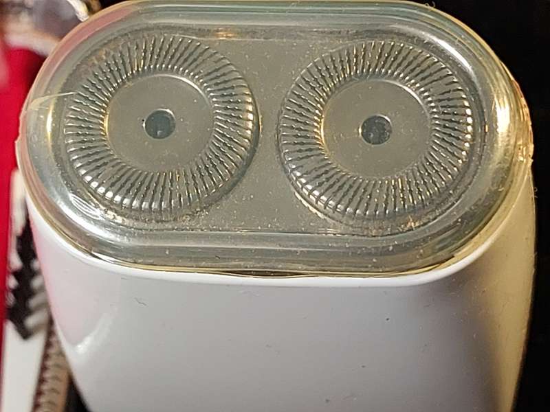 A VINTAGE PHILLI SHAVE MADE BY PHILLIPS