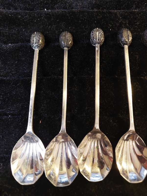 A SET OF 12 COFFEE BEAN SPOONS