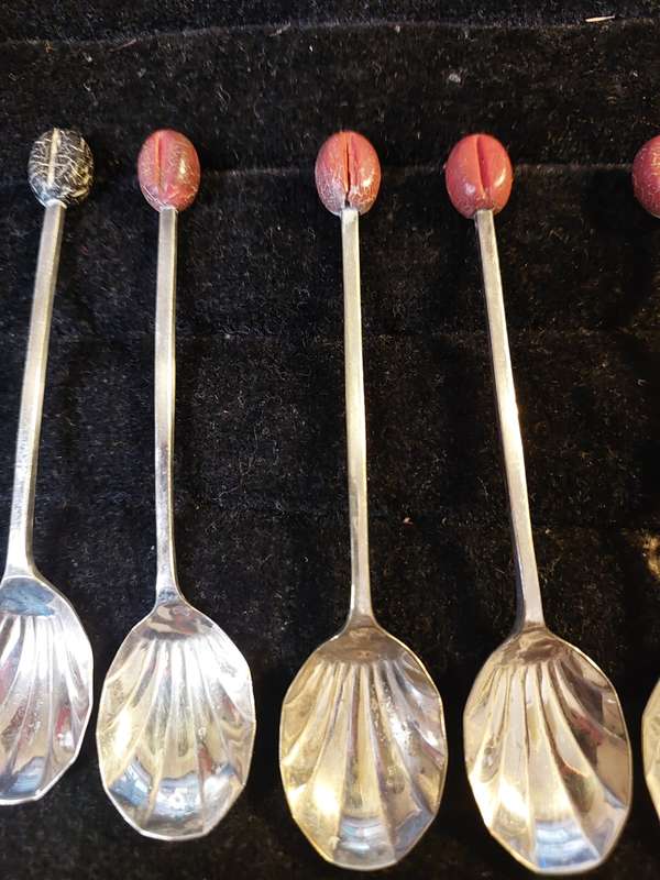 A SET OF 12 COFFEE BEAN SPOONS