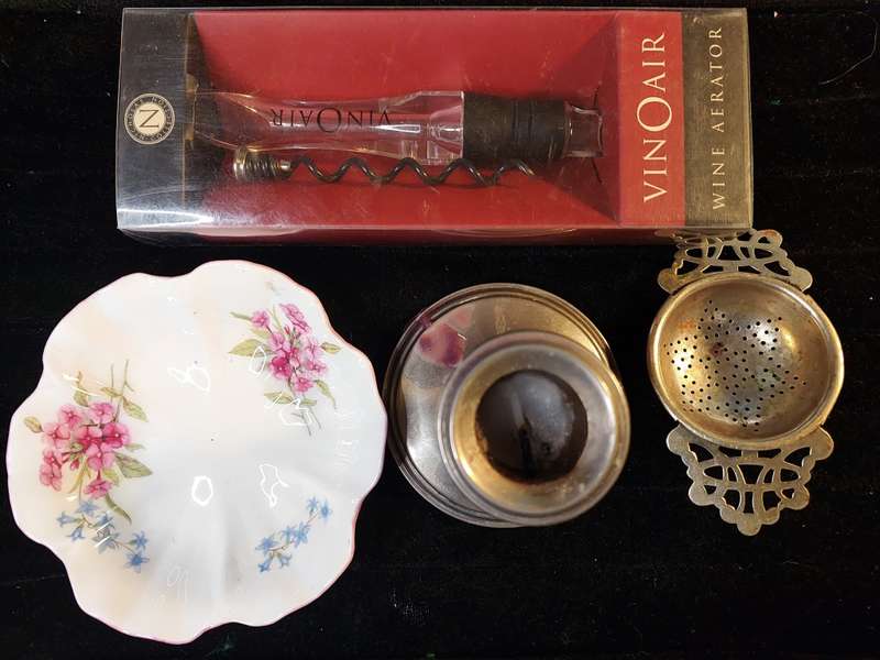 A VINTAGE COLLECTION BAR ACCESSORIES AND KITCHENALIA SOLD ASIS
