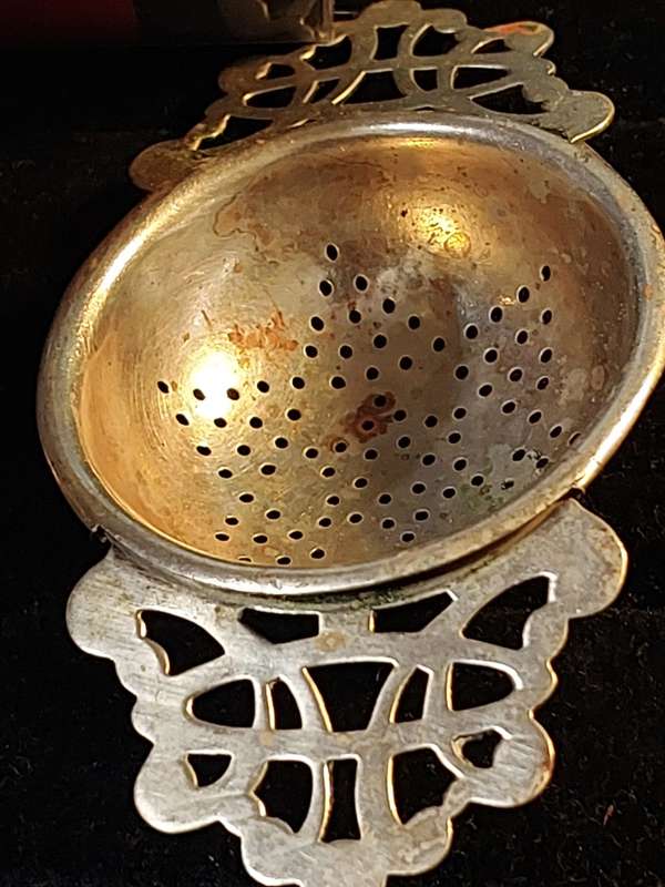A VINTAGE COLLECTION BAR ACCESSORIES AND KITCHENALIA SOLD ASIS