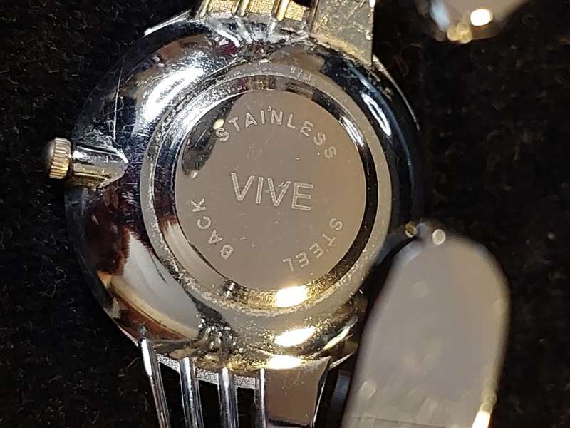 A COLLECTION OF WOMANS DRESS COSTUME WATCHES