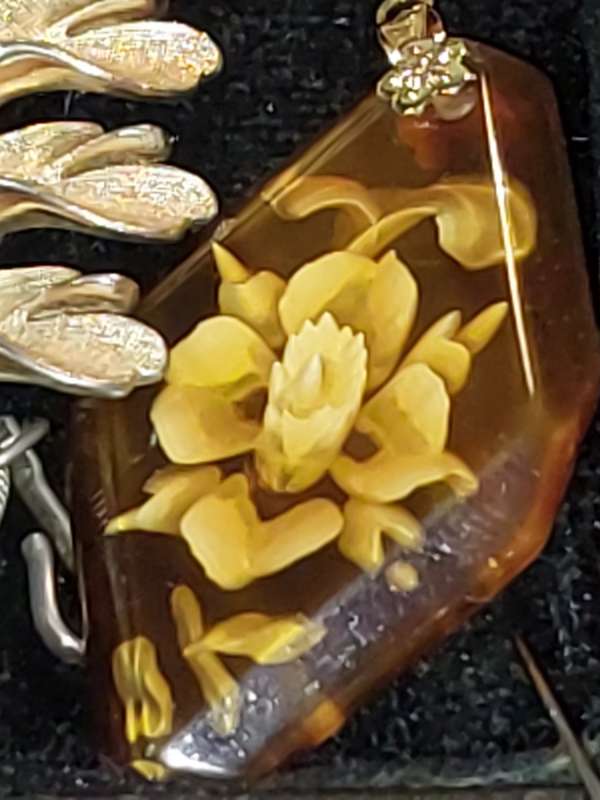 A VINTAGE COLLECTION OF DESIGNER COSTUME NECKLACES SOLD AS IS