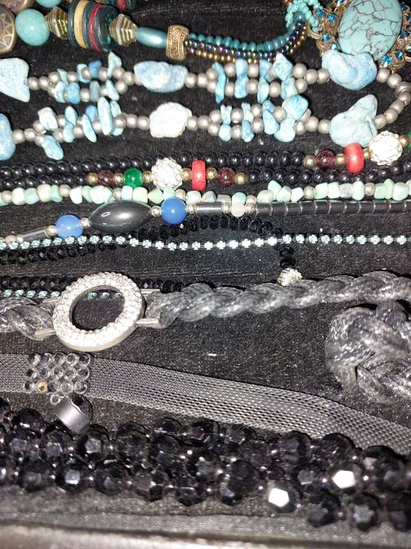 A VINTAGE COLLECTION OF TURQUOIS AND DIAMANTE COSTUME JEWELRY SOLD AS IS