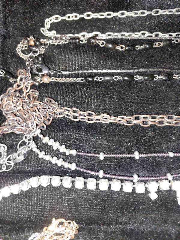 A VINTAGE COLLECTION GOLDPLATED AND SILVER PLATED WITH DIAMANTE STONES JEWELRY