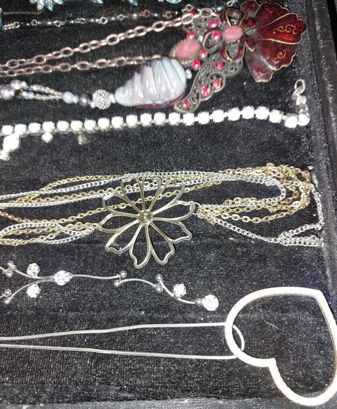 A VINTAGE COLLECTION GOLDPLATED AND SILVER PLATED WITH DIAMANTE STONES JEWELRY