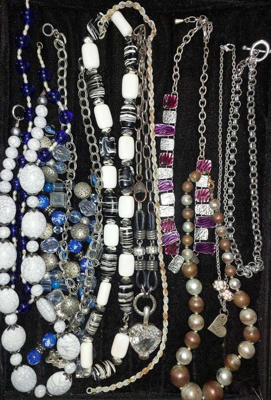 A VINTAGE COLLECTION DESIGNER COSTUME NECKLACES SOLD AS IS